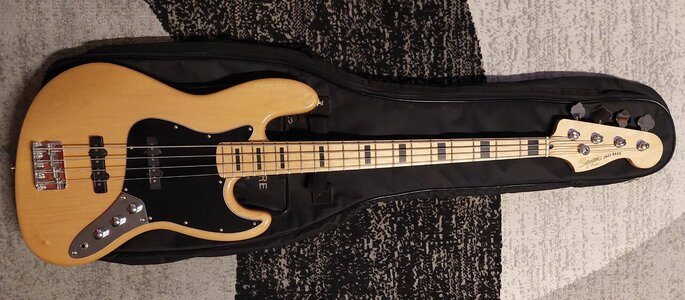 Squier bei Fender Jazz Bass, Vintage 70 `s mit Duncan Design Pick up