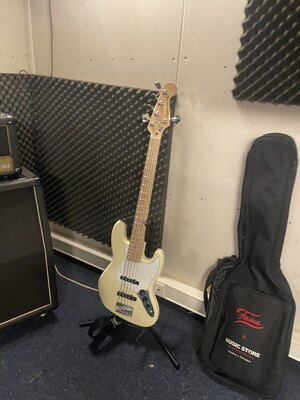 Squier Affinity Jazz Bass V OW
