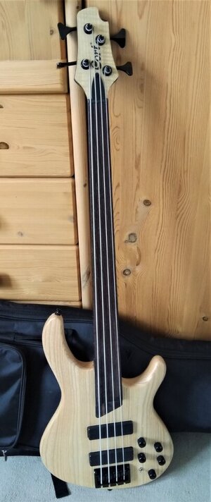 Fretless.jpg