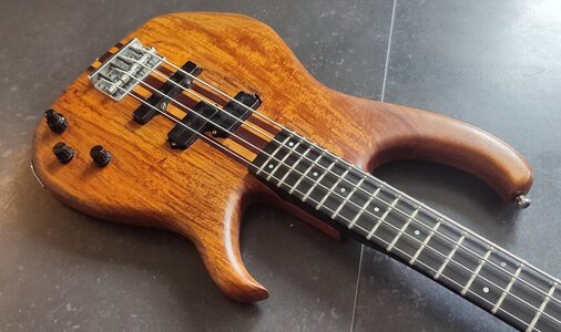 Rare Modulus Bassstar SP24 1989 with Koa body (3,8kg)