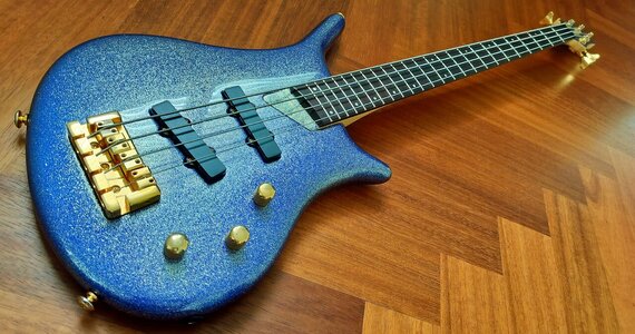 Channel blue/purple sparkle bass