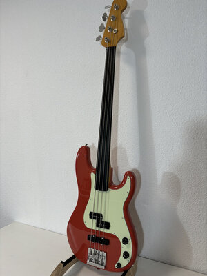 Fender Player Plus Precision (P/J) - fretless - Fiesta Red - Allparts neck