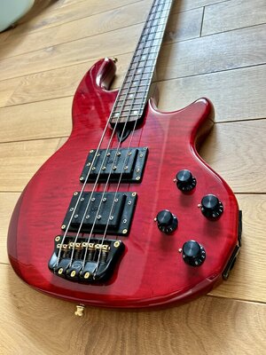 Wal MK2 Geddy Lee Style, translucent red