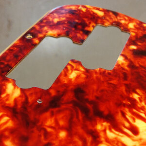 Suche: Celluloid Precision 60 pickguard