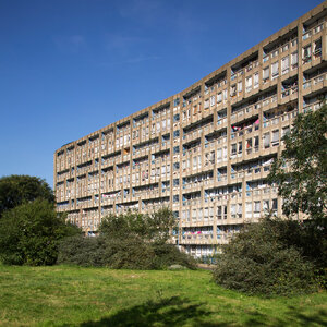 haworth-tompkins-robin-hood-gardens-brutalist-estate-london-uk_dezeen_936_3.jpg