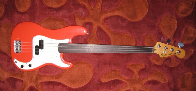 schepper 78er preci fretless mint pg.JPG