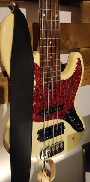 Clover Apeiron 5 String Aged Bass