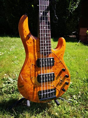 Stingray 5, Sterling by music man, Ray 35 HH