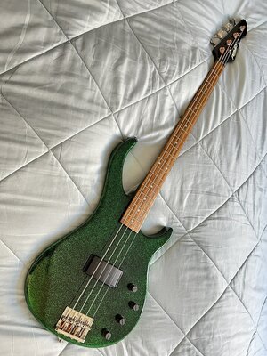 Peavey G-Bass Made in USA carbon neck Modulus-like bass guitar