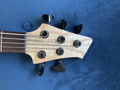 Le Fay Herr Schwarz 5-saiter Bass