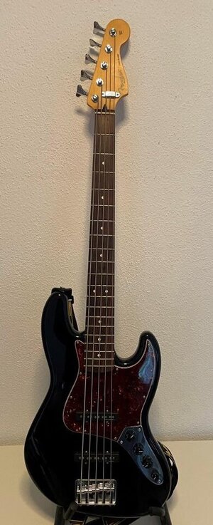 Fender Jazz Bass V deluxe (1).jpg