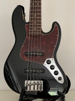 Fender Jazz Bass V deluxe (5).jpg