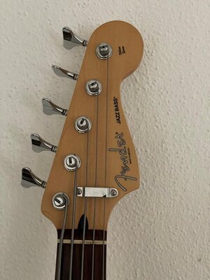 Fender Jazz Bass V deluxe (4).jpg