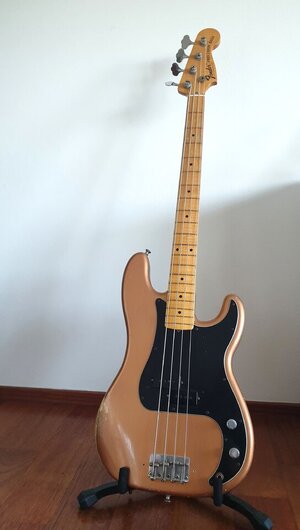 Fender CS 70's Precision, Pino neck