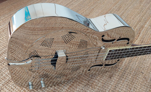 Harley Benton Custom Line Resonator Bass