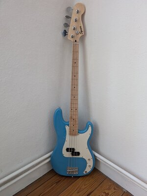 Squier Sonic P-Bass mit Geezer Butler Pickups