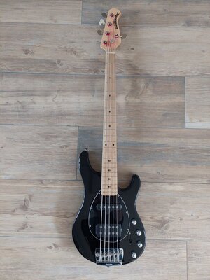 Bei Verkauf vor Urlaub: Sonderpreis 1700€ - USA ErnieBall MusicMan Sterling 5 HS schwarz