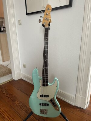 LSL 'Hollee' 60s Style Jazz Bass