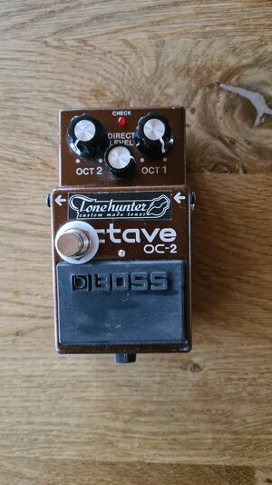 Boss OC-2 mit True Bypass und JHS-Mod