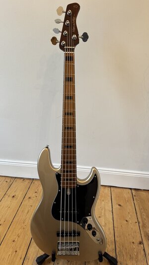 Sire Marcus Miller V5 5-Saiter in Champagne Gold Metallic