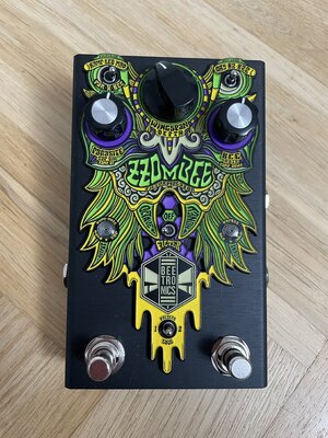 Beetronix Zzombee - Octaver/ Fuzz / LFO / Filter / Synth Pedal