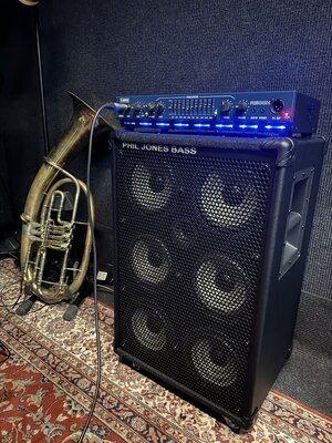 Phil Jones 67 cab Bass Box