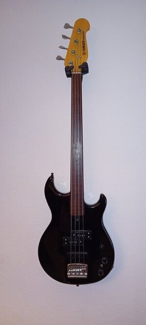 Yamaha BB 400 S fretless modified