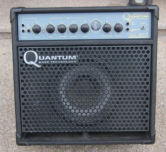 Hughes & Kettner Quantum QC 310 Bass Amp Combo inkl. Röhre