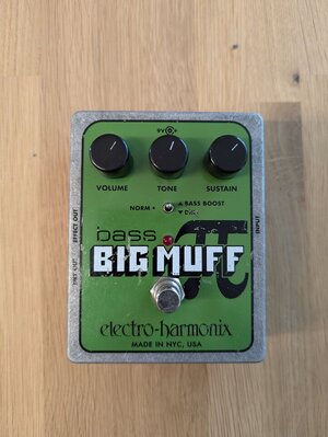 electro-harmonix Bass Big Muff Pi Bass Fuzz/Distortion Pedal