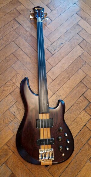 Ibanez Musician Fretless MC-924