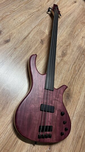 Human Base Jonas fretless -as new-