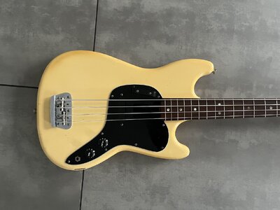 1978 Fender Musicmaster Bass olympic white, all original + vintage Gigbag