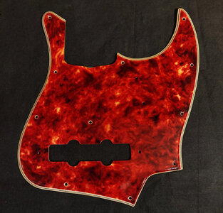 Suche: Celluloid 60' Jazz Bass pickguard