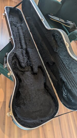 Fender "Frank Bello" MiM Schwarz Neuwertig im Koffer