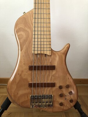 Merlos 6 String Singlecut Bass