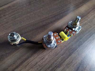 Precision Bass Elektrik Schraubklemmen, PS Yellow Cap 47nF, Bourns Potis 250kOhm, Switchcraft Buchse