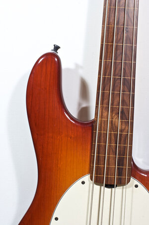 Music Man fretless 3.jpeg