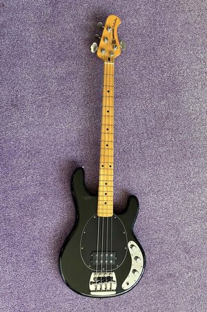 [S/T]  MUSIC MAN StingRay 4 H black MN