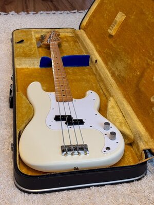 Squier JV Precision Bass