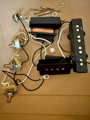 Fender PJ Tonabnehmer inkl. Potis und Buchse Prewired