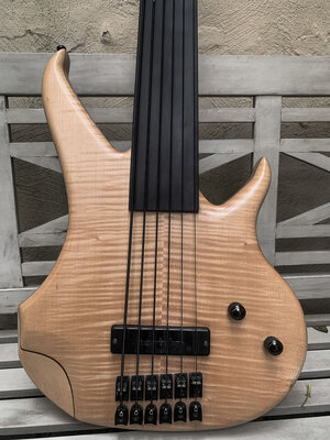 E-Bass "Human Base Max", 6-Saiter, fretless