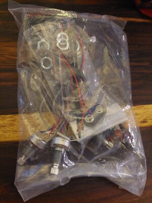 Bass Elektronik - 5 Potis - 3Band - Mittenfrequenz-Switch - Aktiv/Passiv - aus ESP B-1005MS