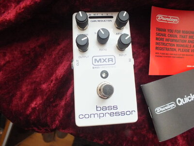 BASS KOMPRESSOR MXR M 87  ( Bass & Guitar  Compressor Pedal )