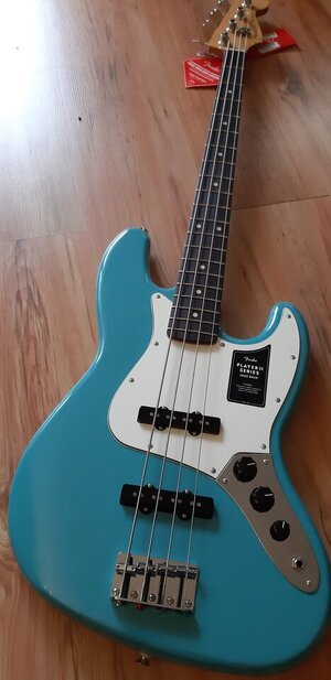 fender-player-jb-aquatone.jpg