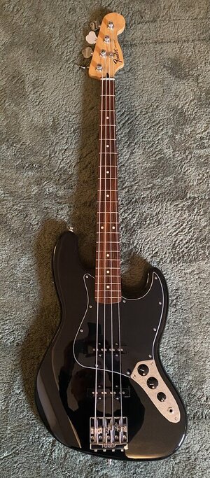 Fender Standard Jazz Bass MIM Schwarz inkl. Fender HiMass Bridge