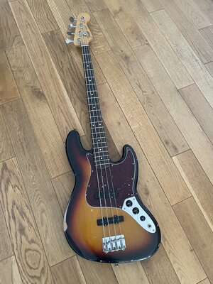 Fender road worn jazz bass