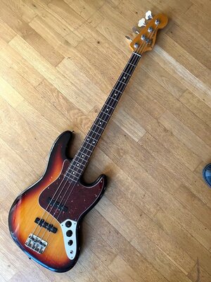 Fender AVRI Jazz