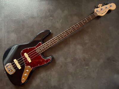 Vincent Bass Metropol m. 2 Hälsen (fretless+fretted)