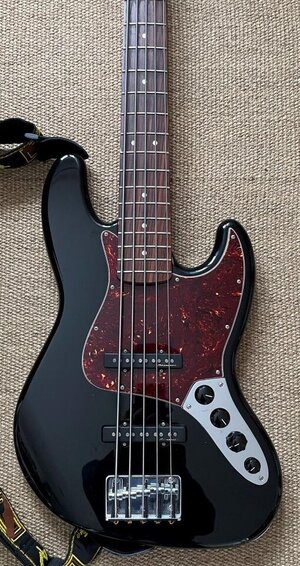 Fender JazzBass V black (7).jpg