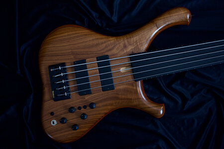 Marleaux Consat Custom 5 Fretless -Sehr leicht-